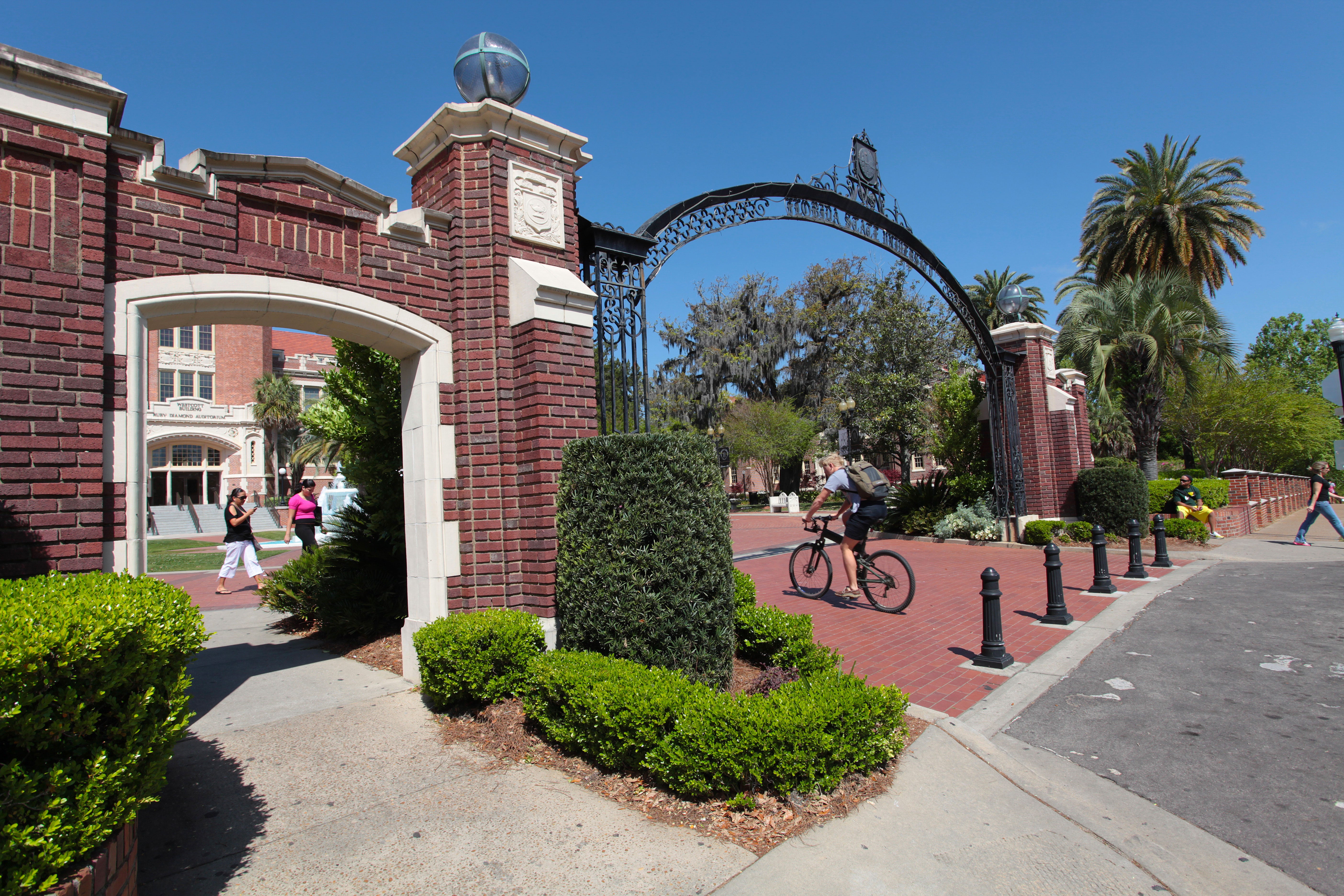 Image of the entrance of Florida State University.